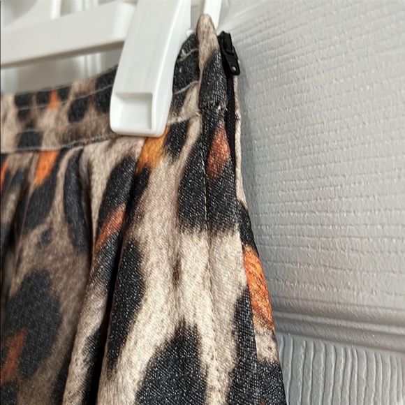 H&M Leopard Print Skirt - Picture 4 of 5